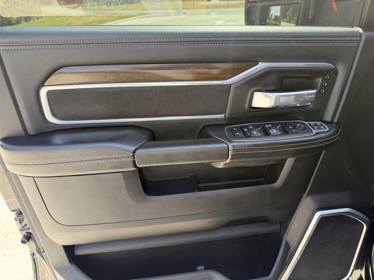 RAM 2500 Laramie Crew Cab SWB 4WD 2023