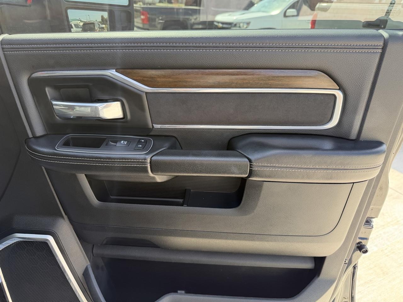 RAM 2500 Laramie Crew Cab SWB 4WD 2023