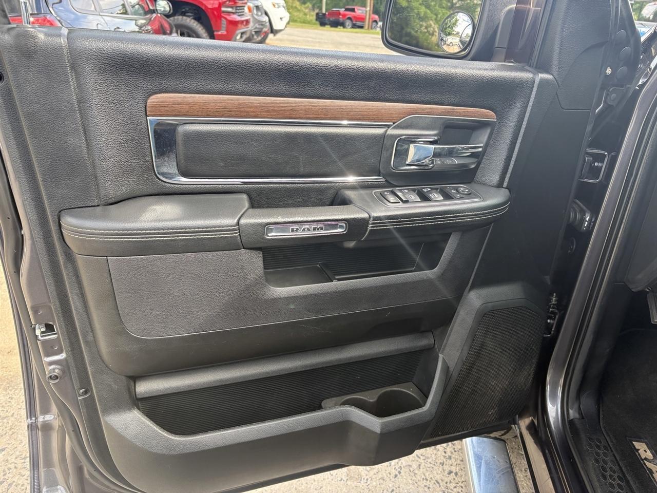 RAM 1500 Laramie Crew Cab LWB 4WD 2017