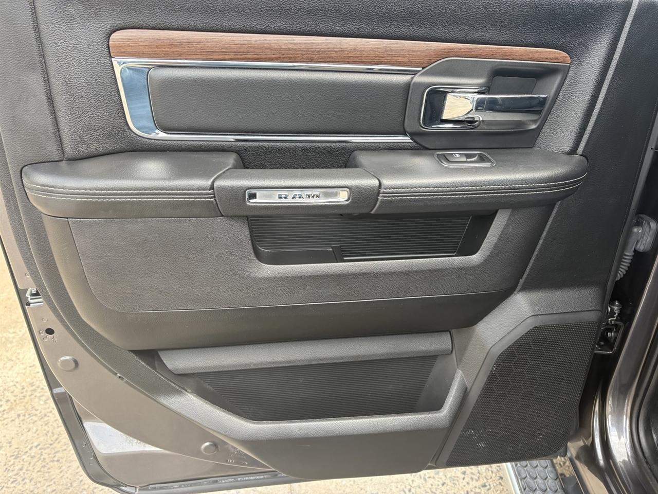 RAM 1500 Laramie Crew Cab LWB 4WD 2017