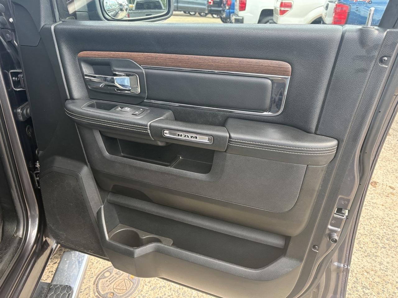 RAM 1500 Laramie Crew Cab LWB 4WD 2017