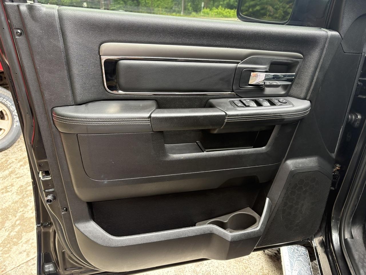 RAM 1500 Sport Crew Cab SWB 4WD 2015