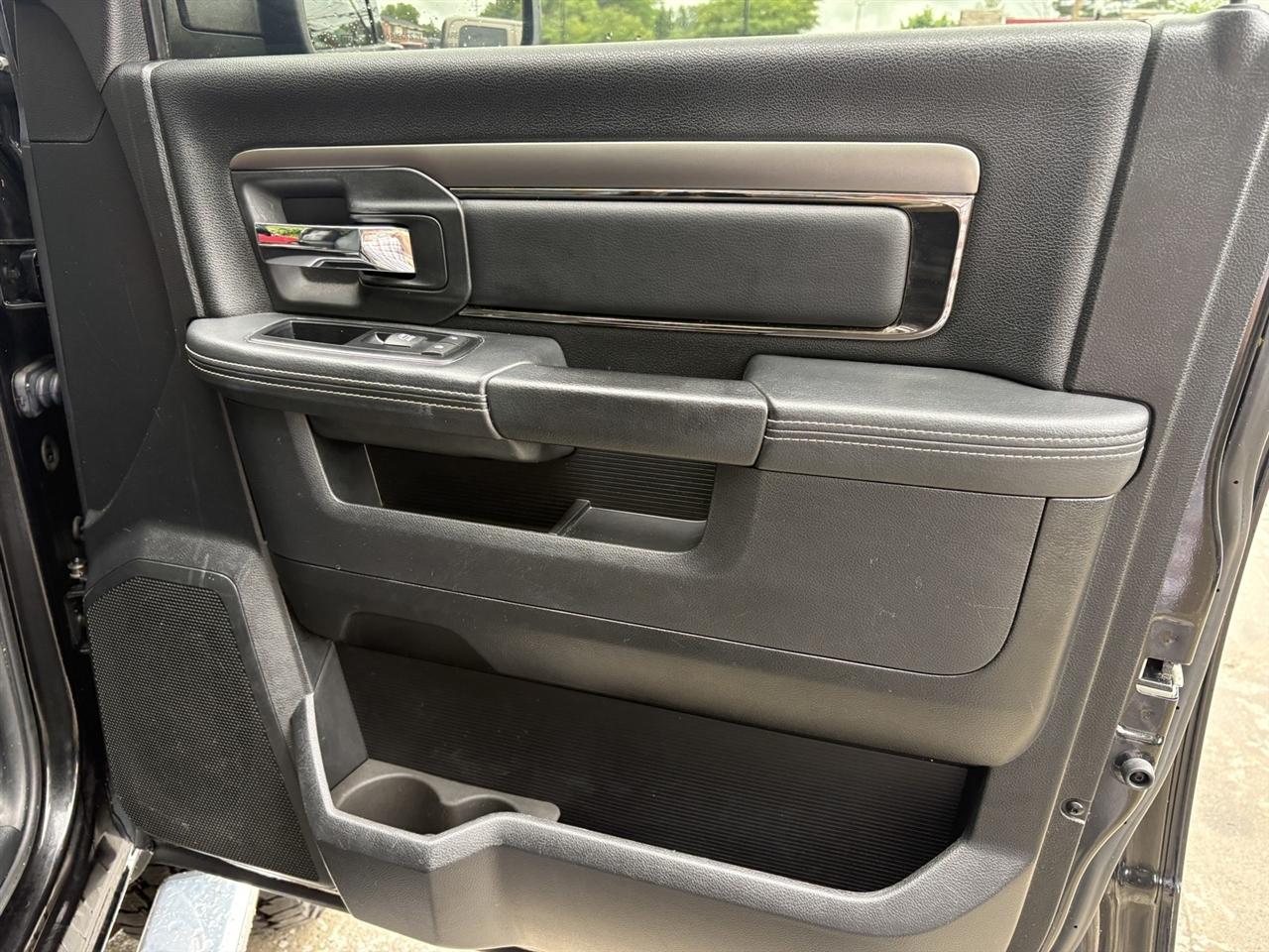 RAM 1500 Sport Crew Cab SWB 4WD 2015