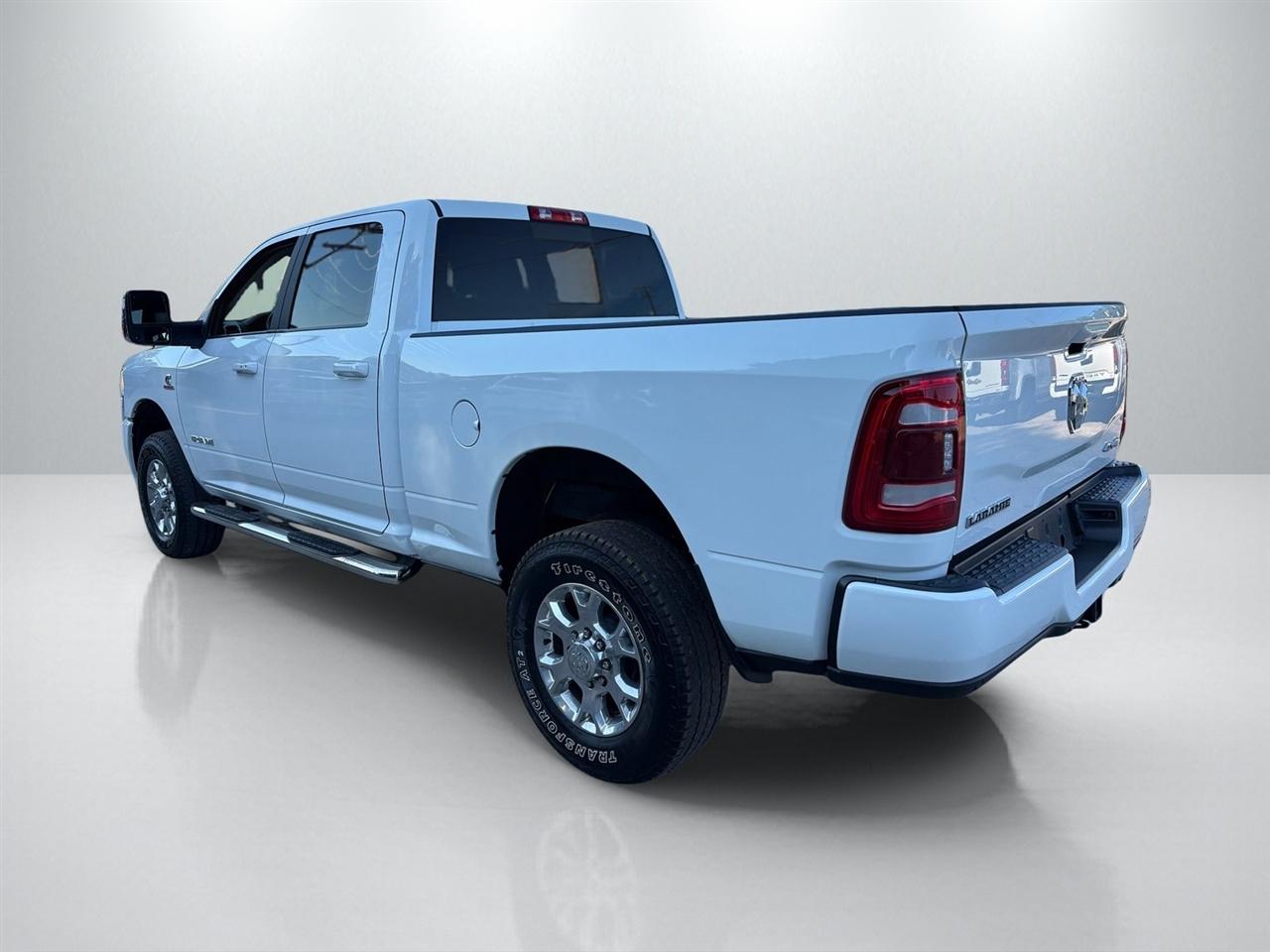 RAM 2500 Laramie Crew Cab SWB 4WD 2024