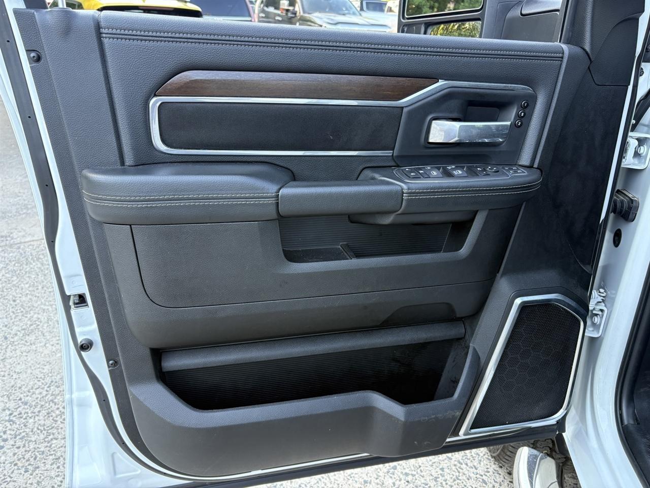 RAM 2500 Laramie Crew Cab SWB 4WD 2024