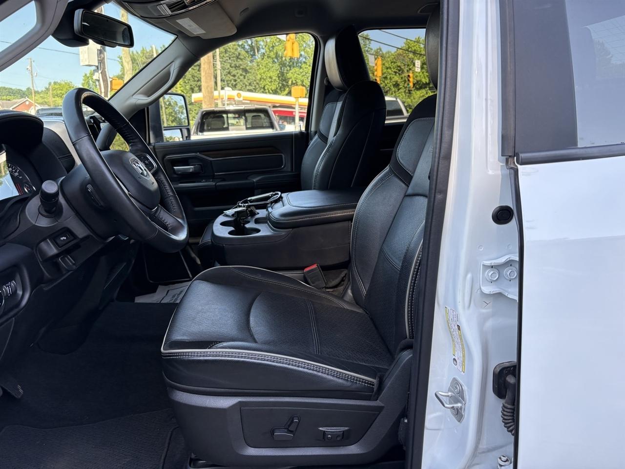 RAM 2500 Laramie Crew Cab SWB 4WD 2024