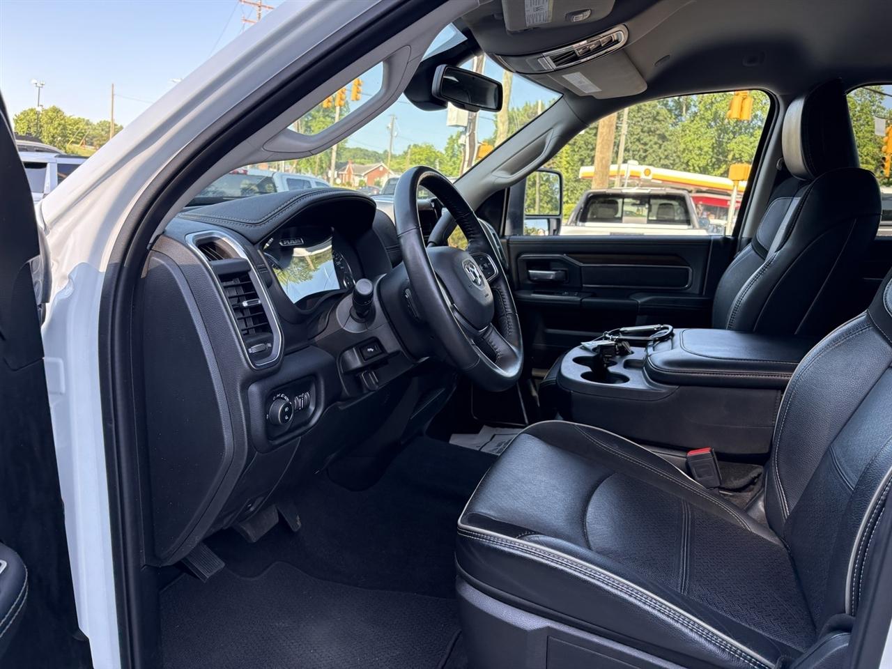 RAM 2500 Laramie Crew Cab SWB 4WD 2024