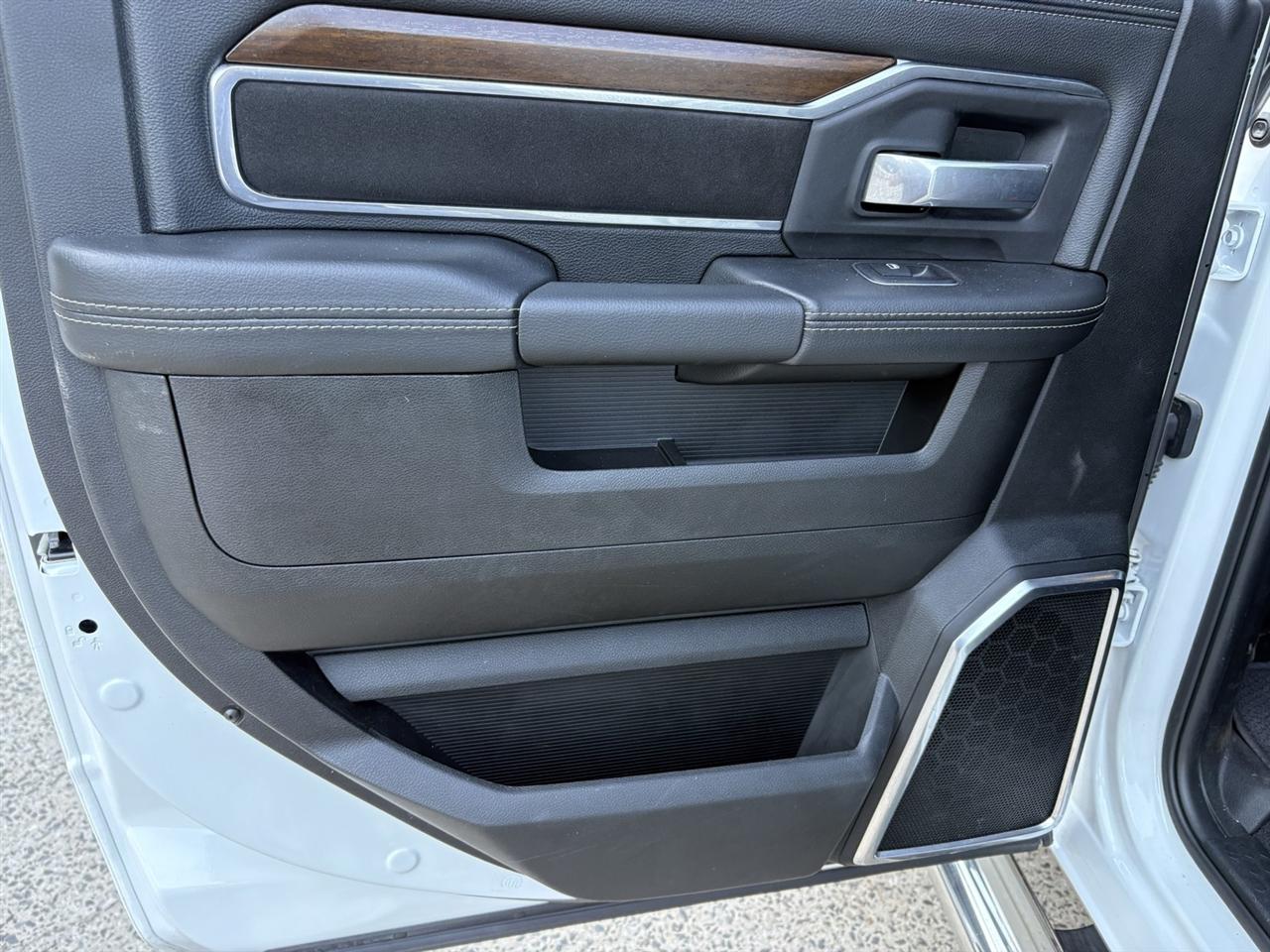 RAM 2500 Laramie Crew Cab SWB 4WD 2024