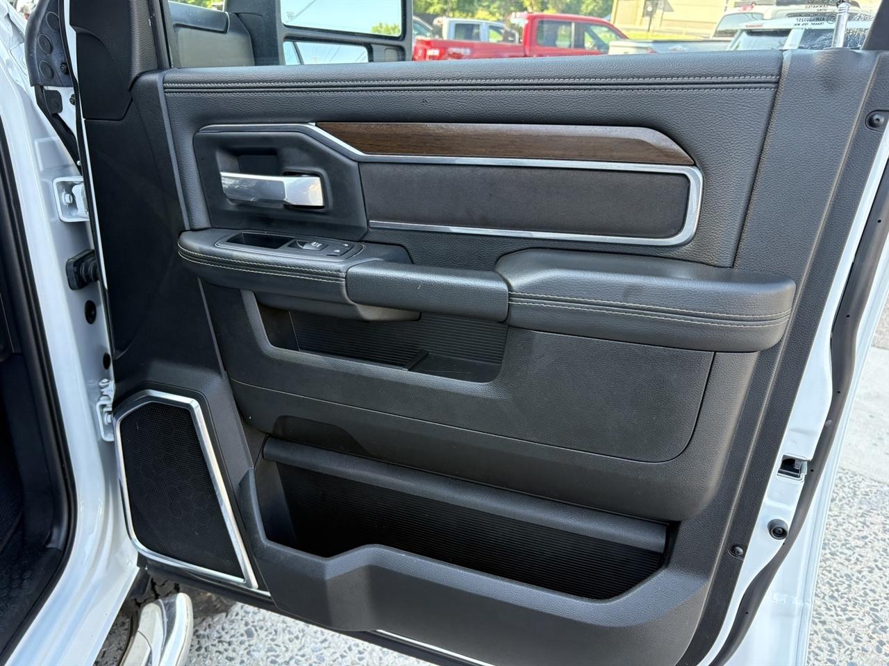 RAM 2500 Laramie Crew Cab SWB 4WD 2024