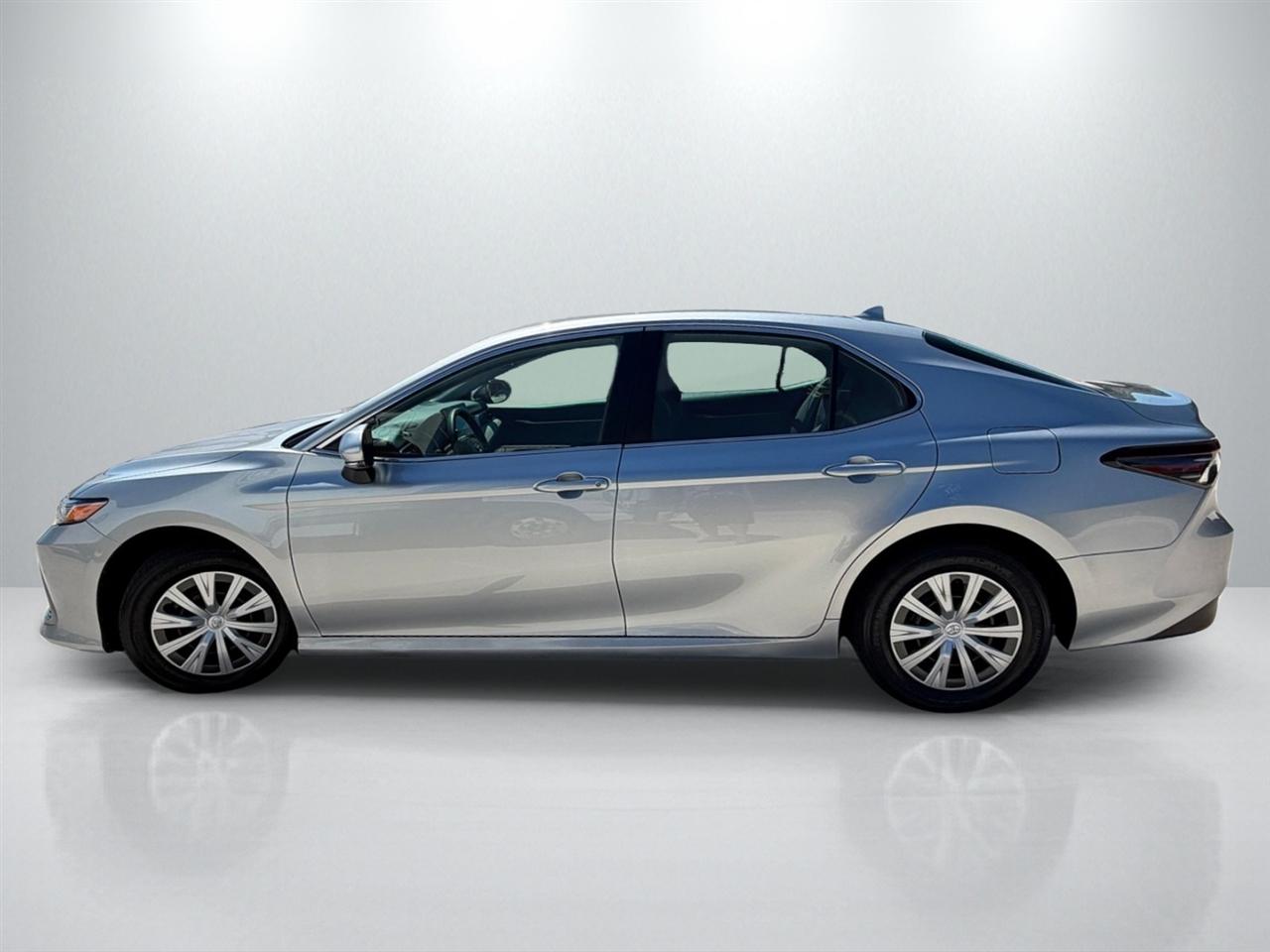 Toyota Camry Hybrid LE 2022