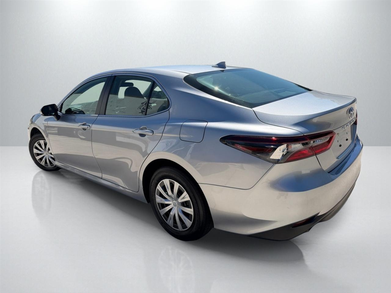 Toyota Camry Hybrid LE 2022