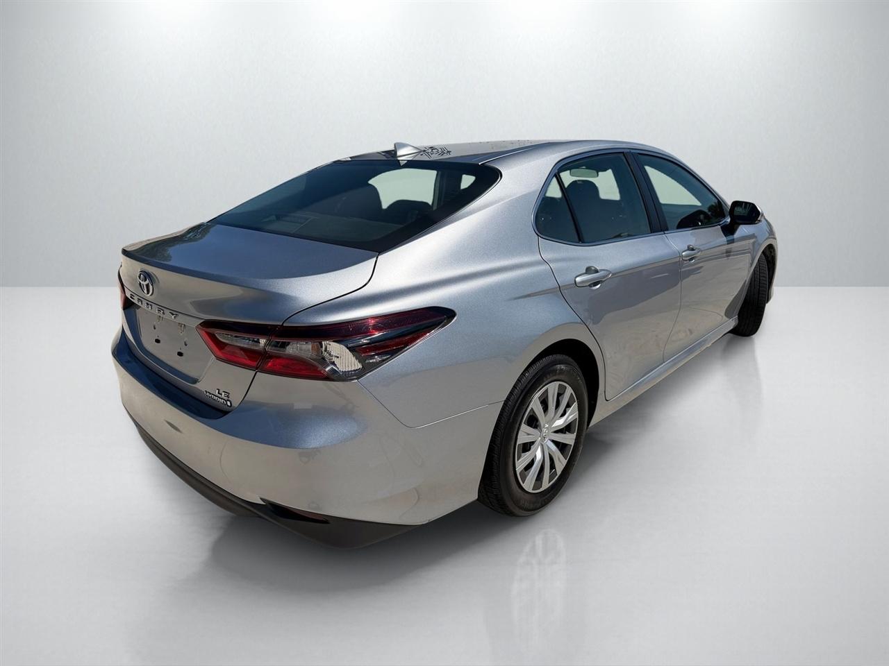 Toyota Camry Hybrid LE 2022