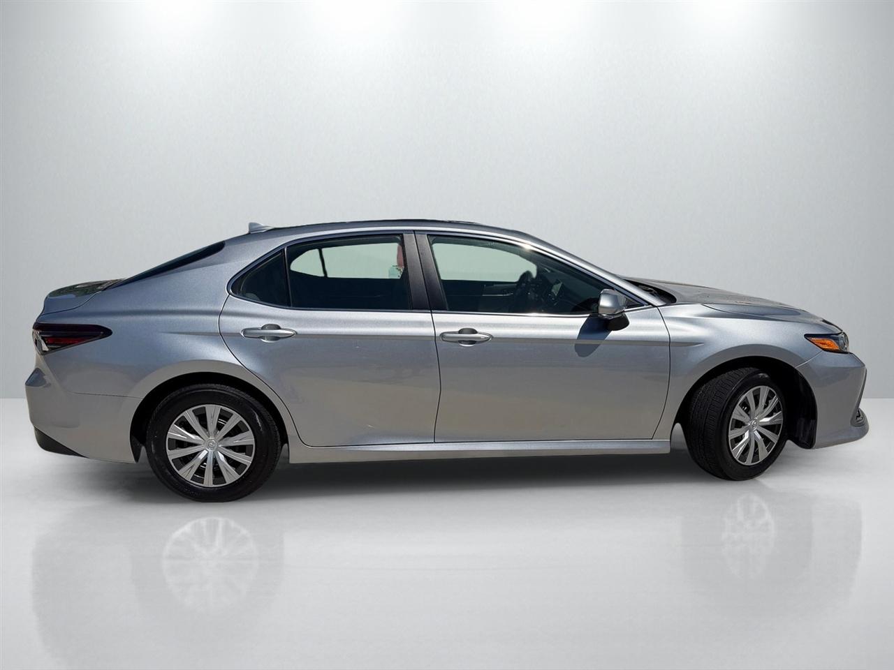 Toyota Camry Hybrid LE 2022