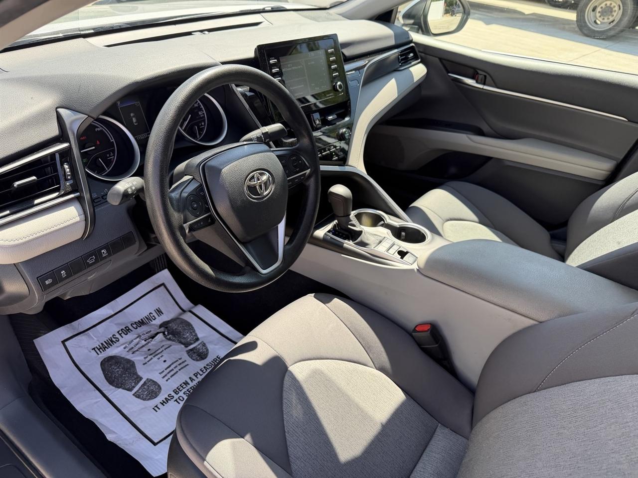 Toyota Camry Hybrid LE 2022