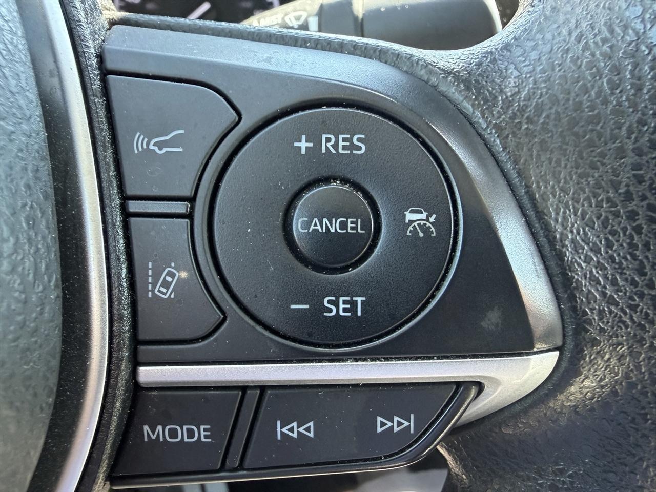 Toyota Camry Hybrid LE 2022