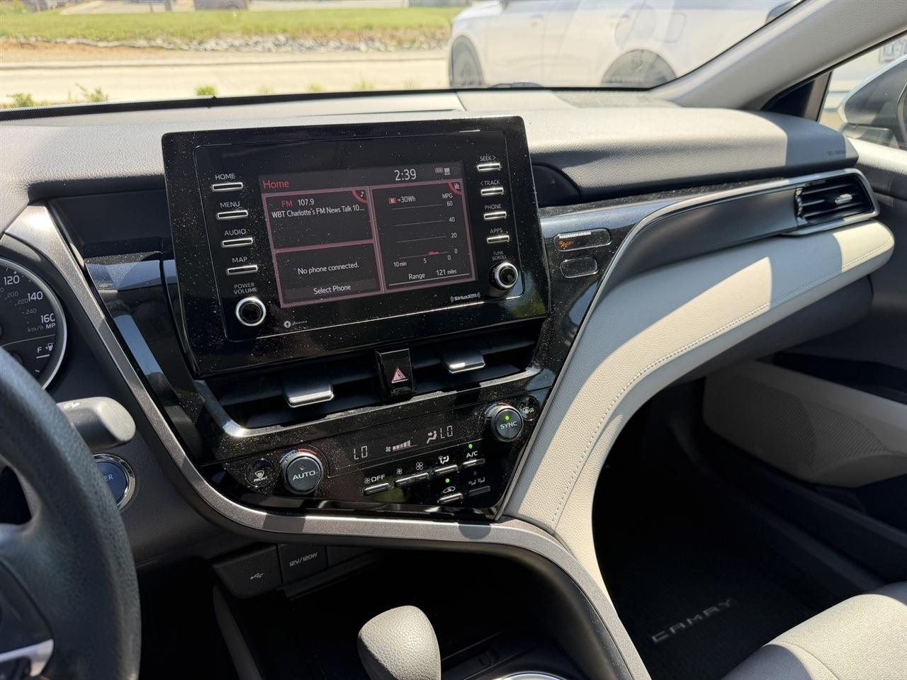Toyota Camry Hybrid LE 2022