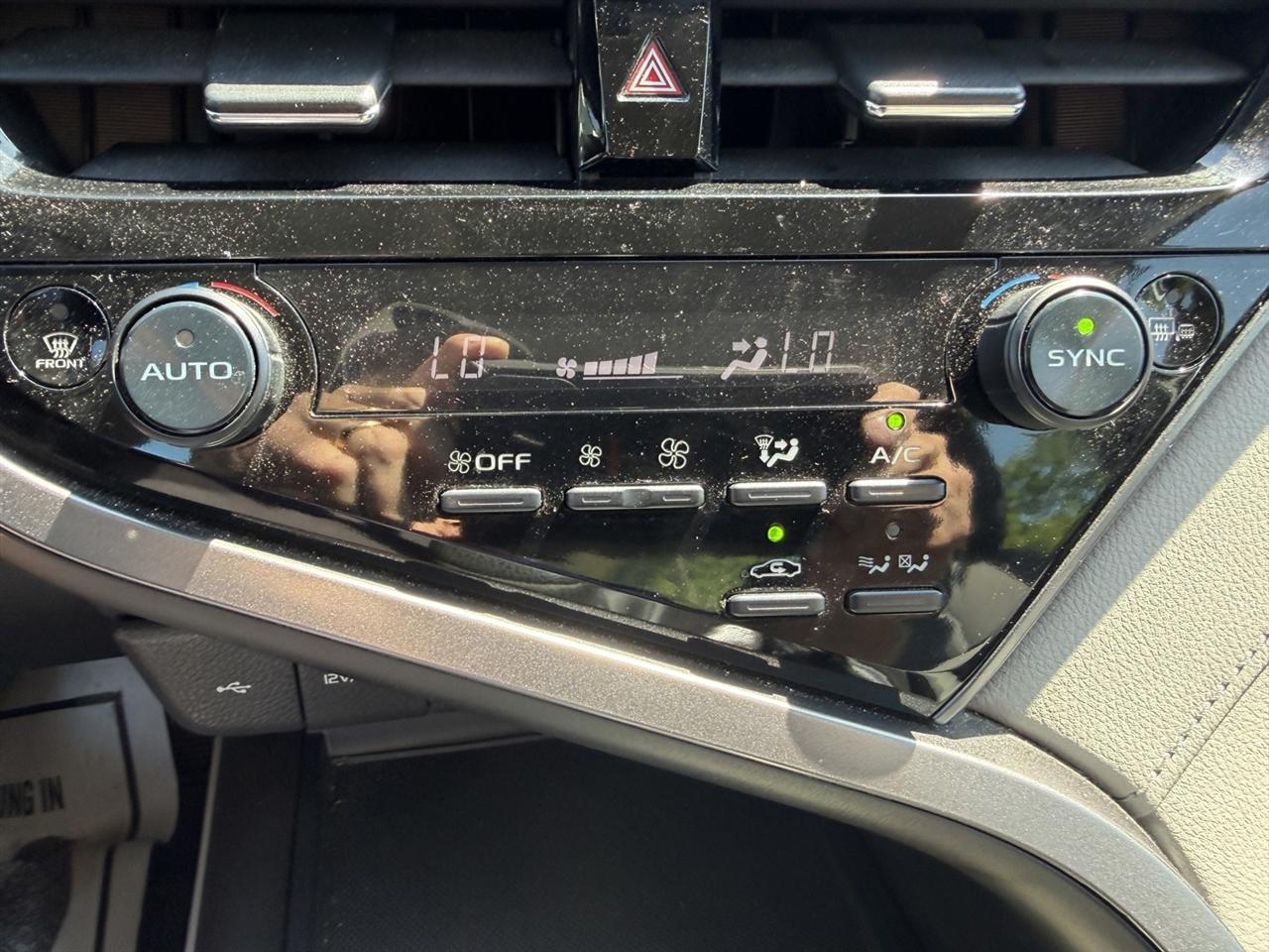 Toyota Camry Hybrid LE 2022