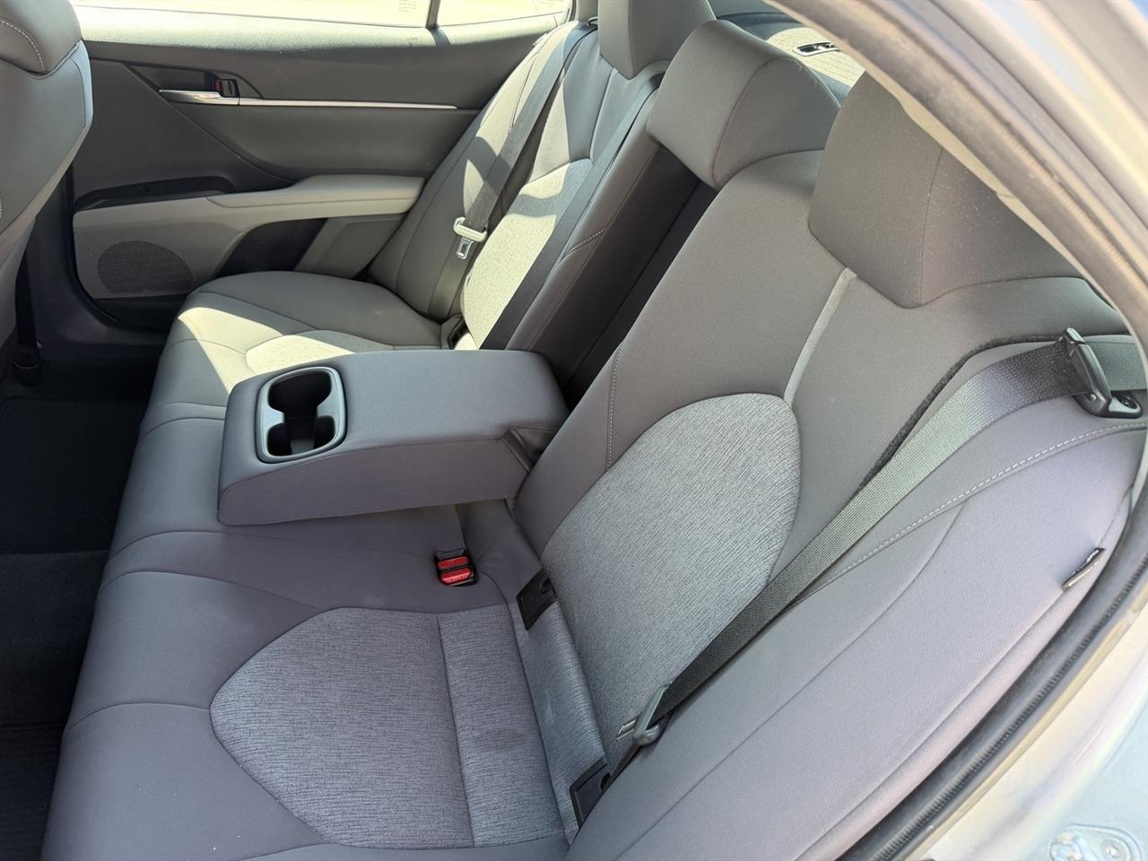 Toyota Camry Hybrid LE 2022