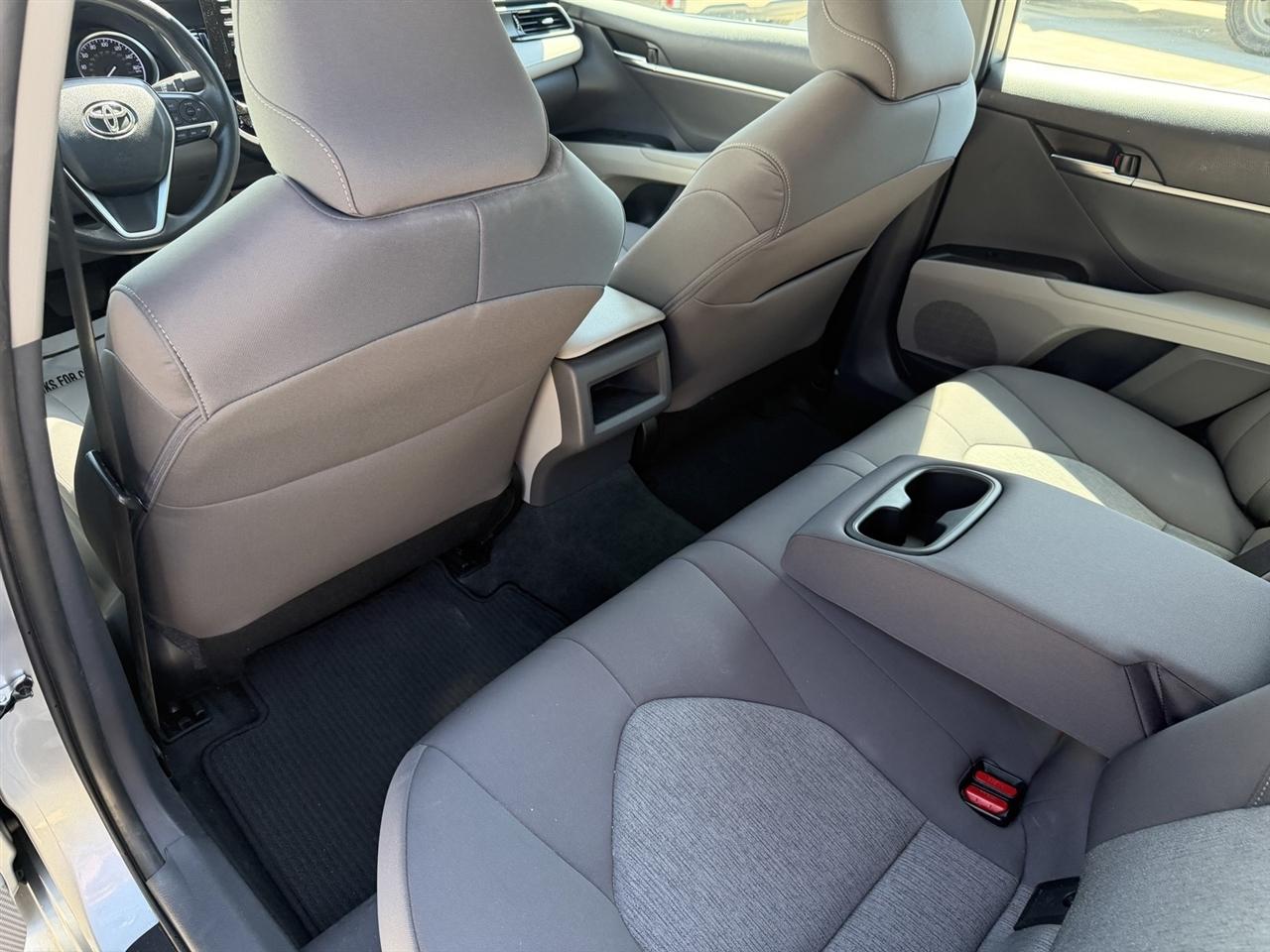Toyota Camry Hybrid LE 2022