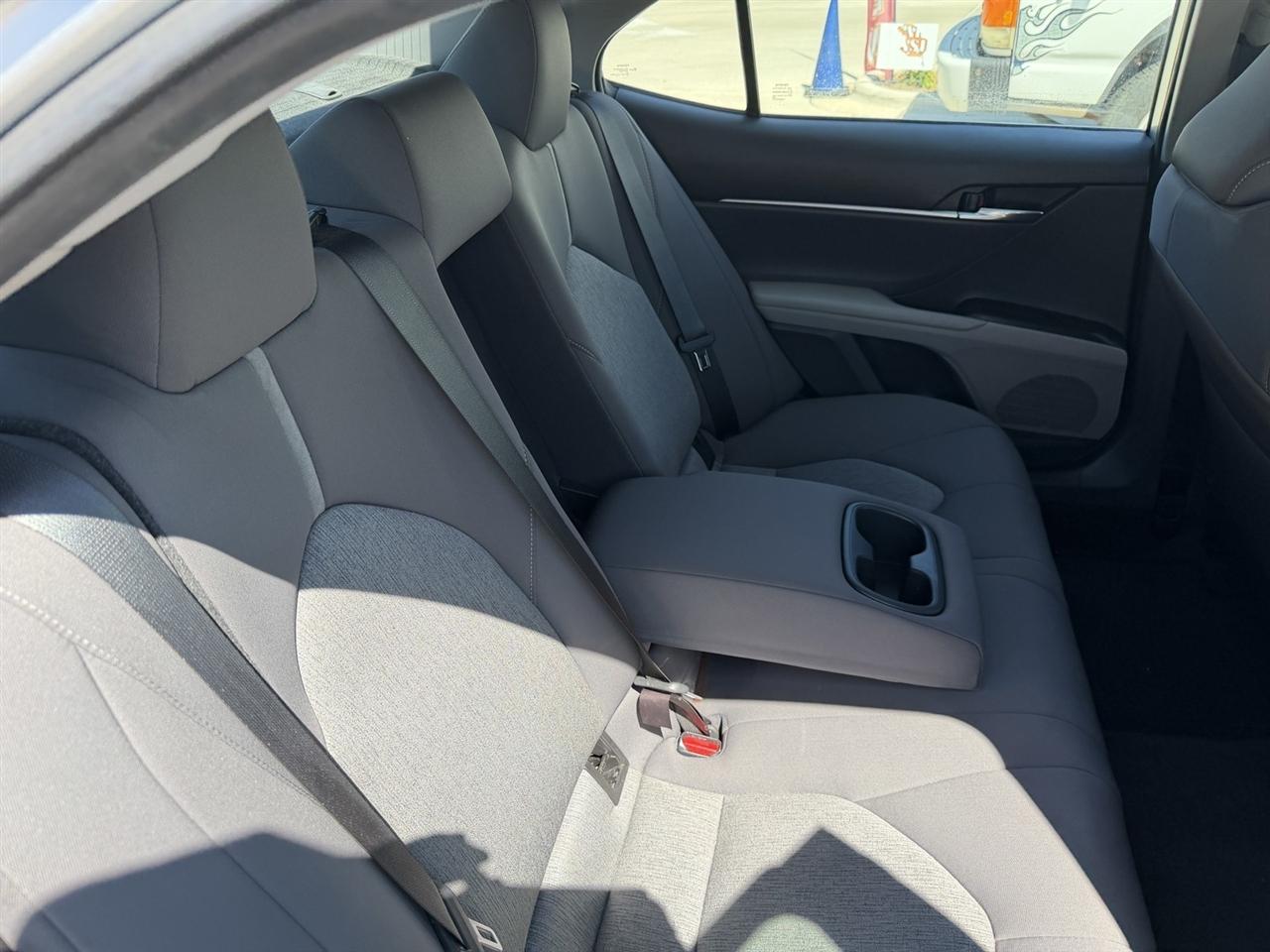 Toyota Camry Hybrid LE 2022