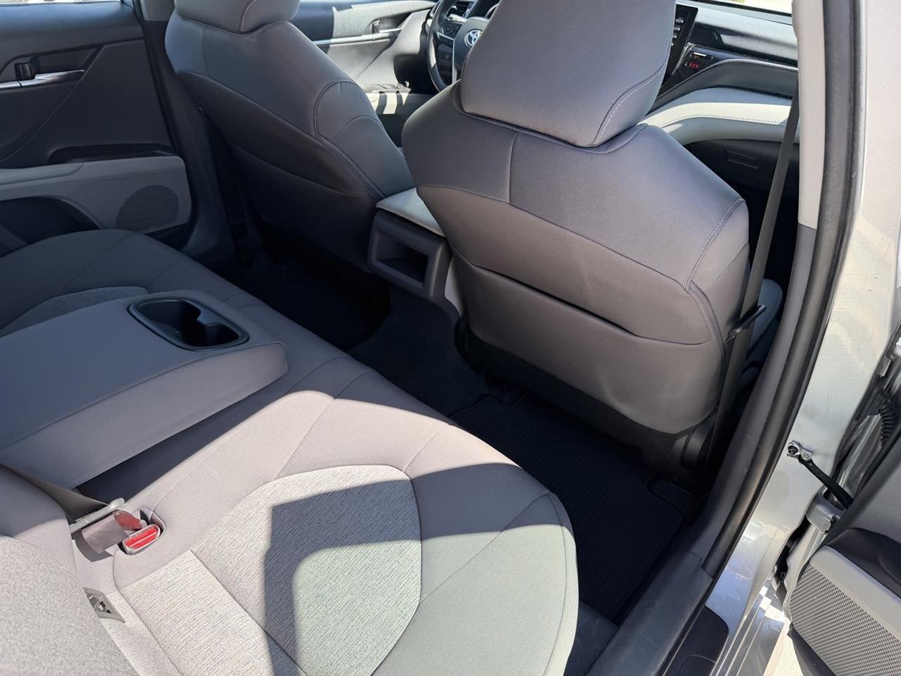 Toyota Camry Hybrid LE 2022