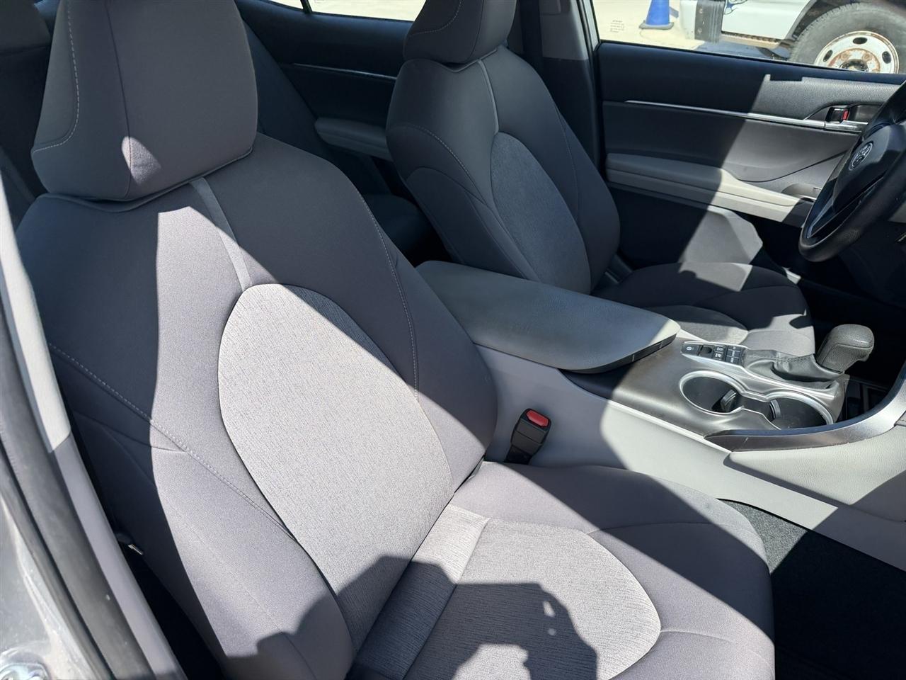 Toyota Camry Hybrid LE 2022