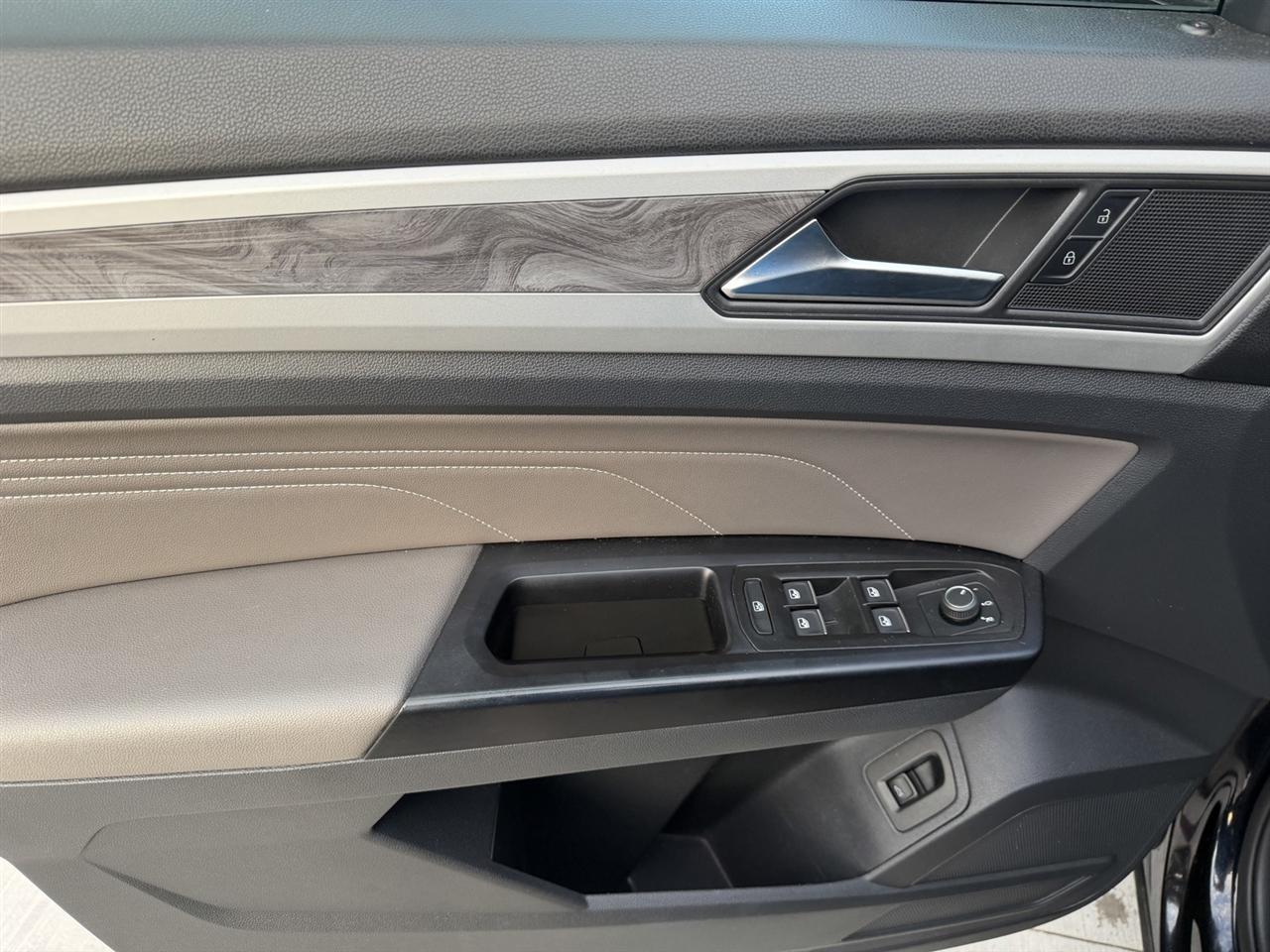 Volkswagen Atlas Cross Sport V6 SE w/Technology 2021