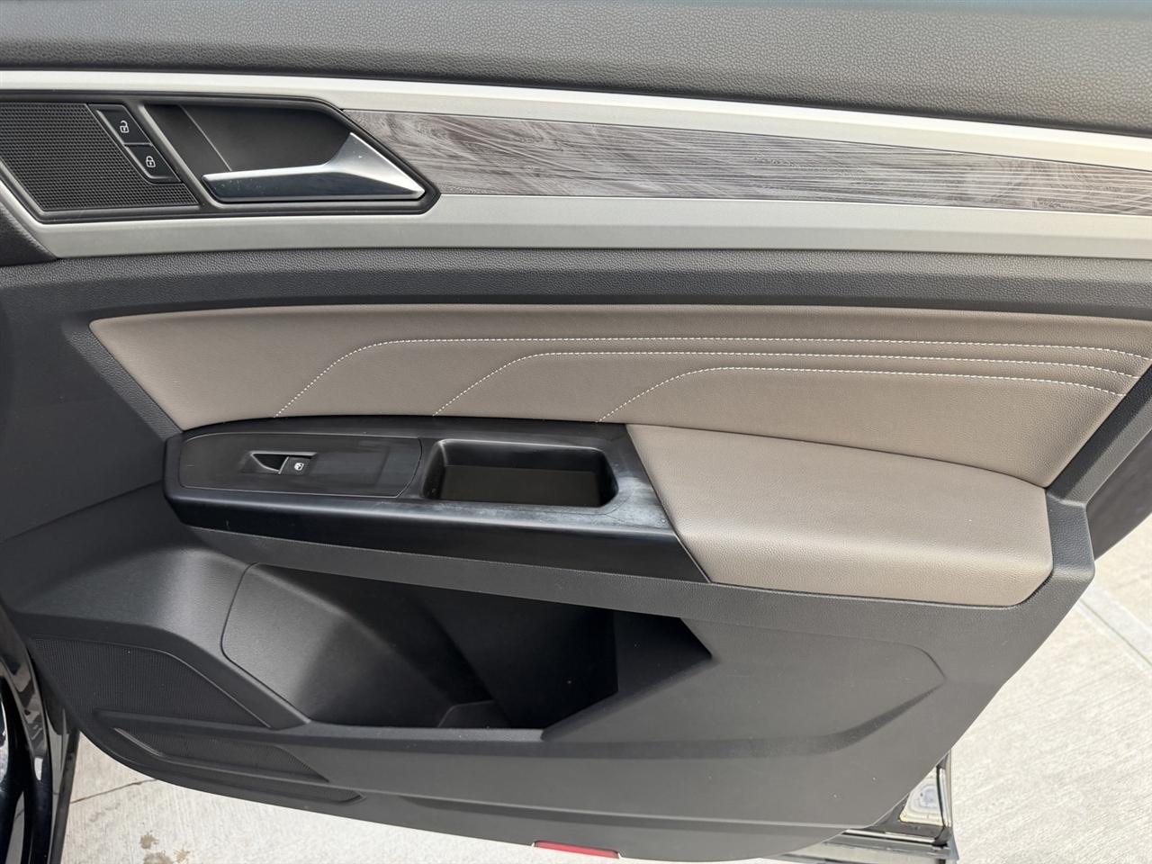 Volkswagen Atlas Cross Sport V6 SE w/Technology 2021