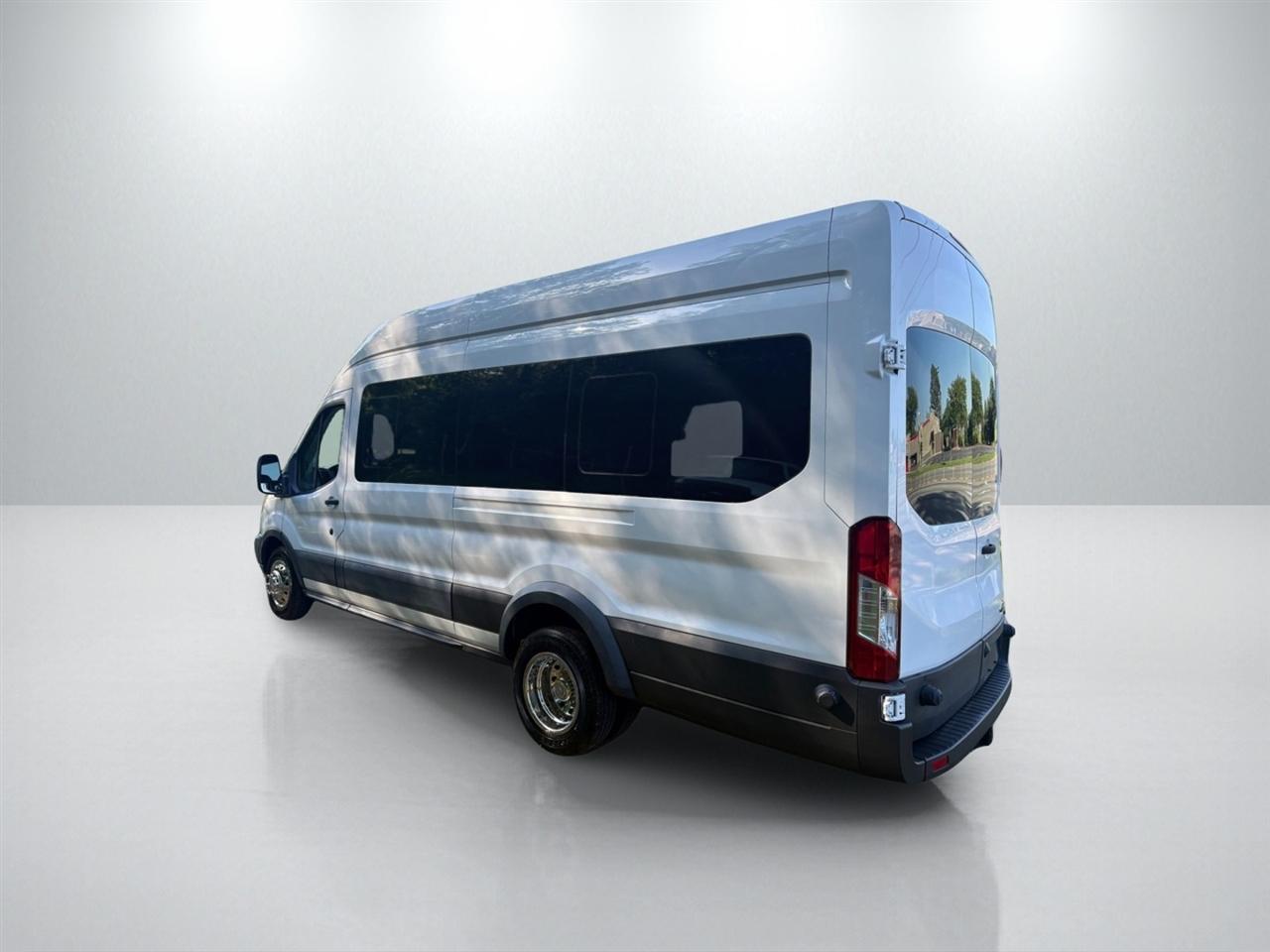 Ford Transit 350 Wagon HD High Roof XL Sliding Pass. 148 WB EL 2016