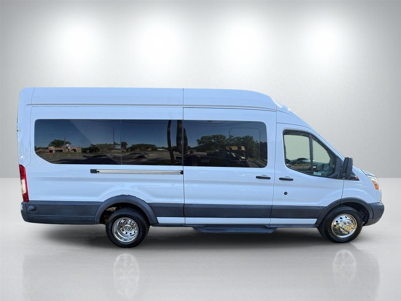 Ford Transit 350 Wagon HD High Roof XL Sliding Pass. 148 WB EL 2016