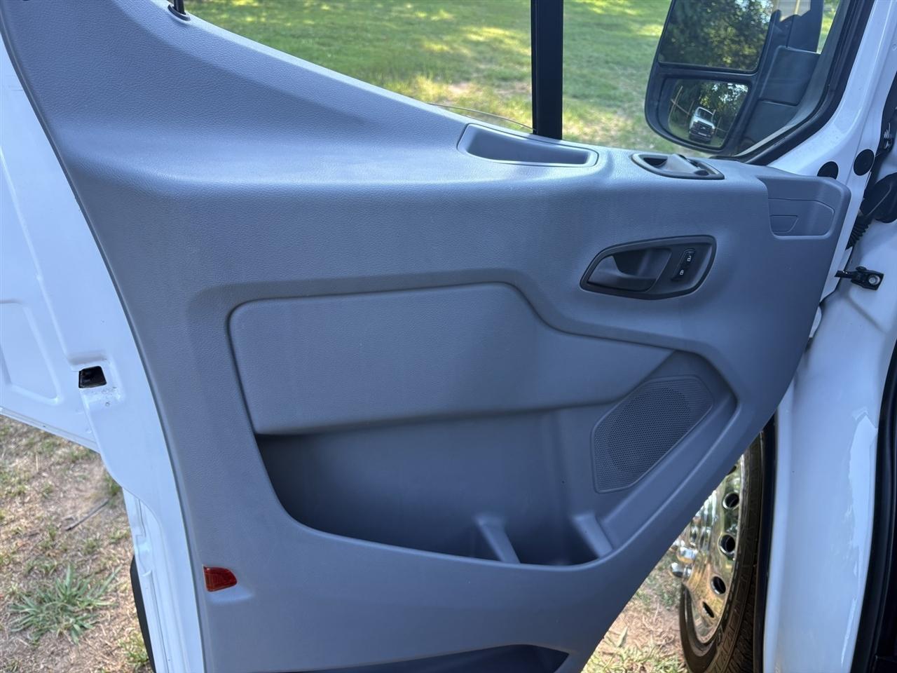 Ford Transit 350 Wagon HD High Roof XL Sliding Pass. 148 WB EL 2016