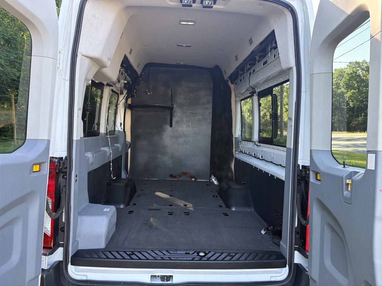 Ford Transit 350 Wagon HD High Roof XL Sliding Pass. 148 WB EL 2016