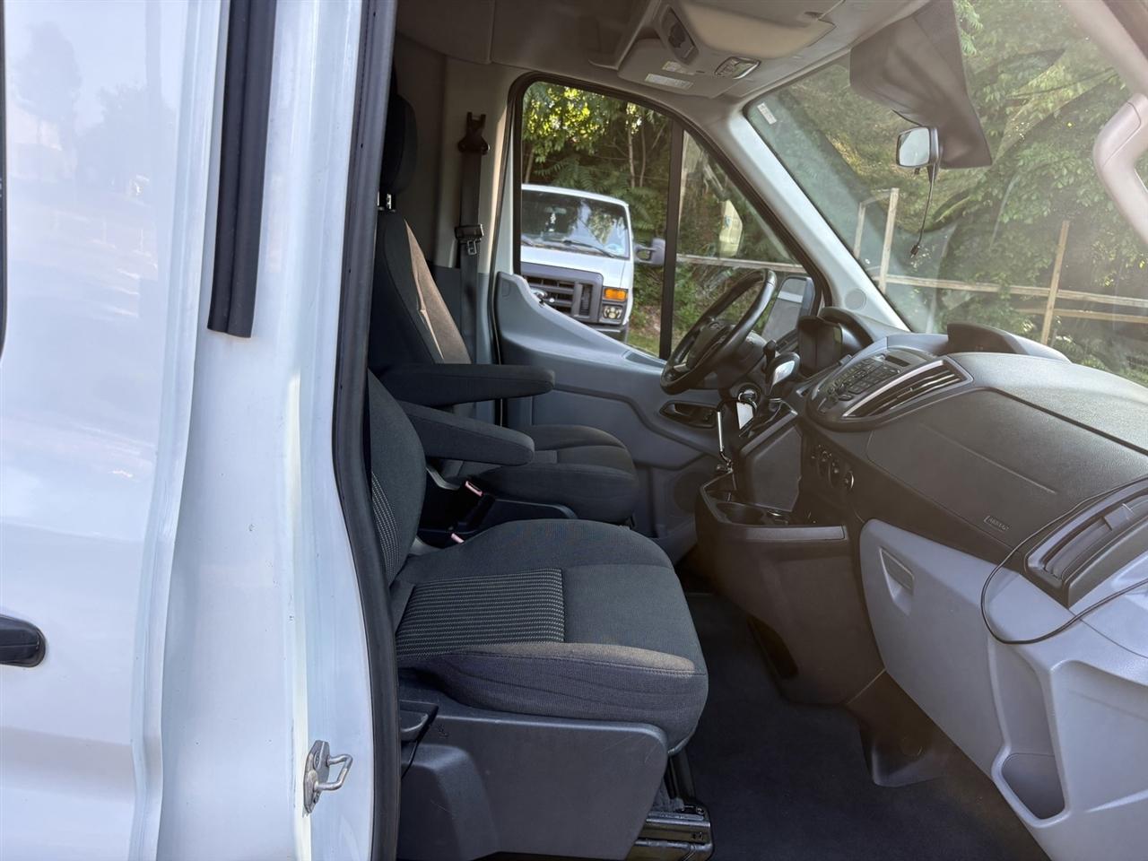 Ford Transit 350 Wagon HD High Roof XL Sliding Pass. 148 WB EL 2016