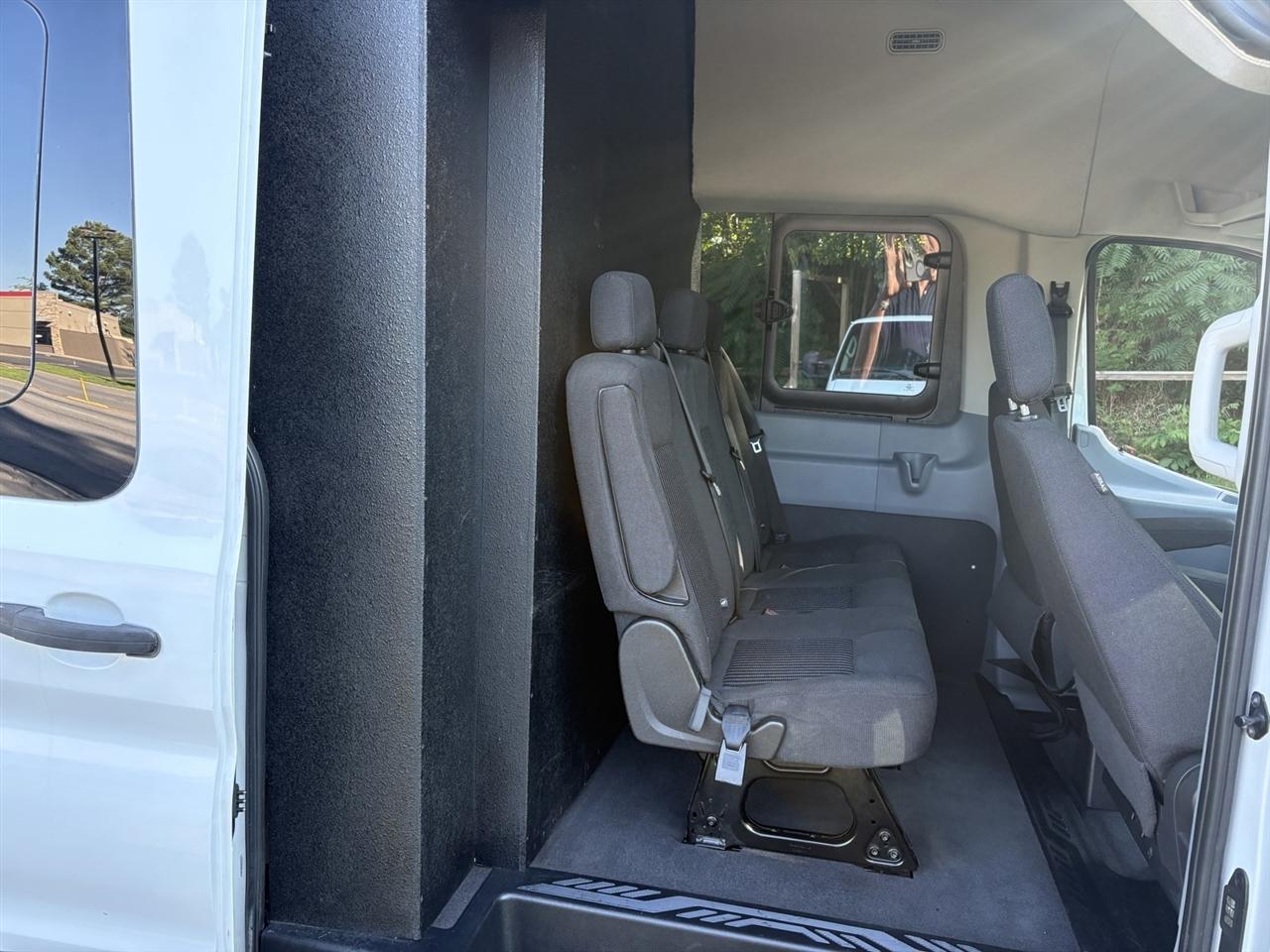 Ford Transit 350 Wagon HD High Roof XL Sliding Pass. 148 WB EL 2016