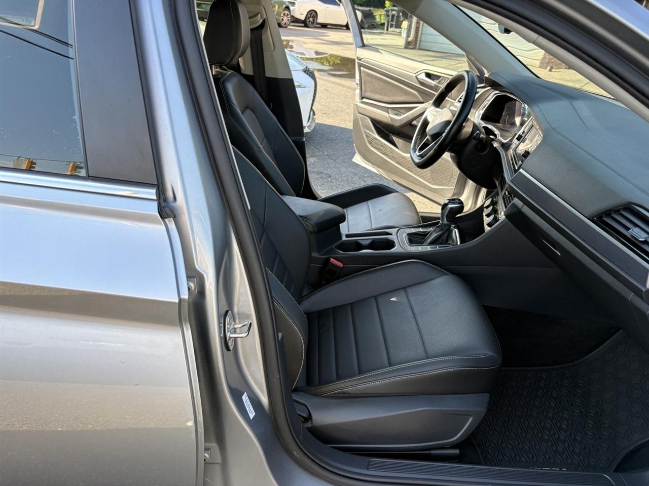 Volkswagen Jetta SE 4D Sedan at 2023
