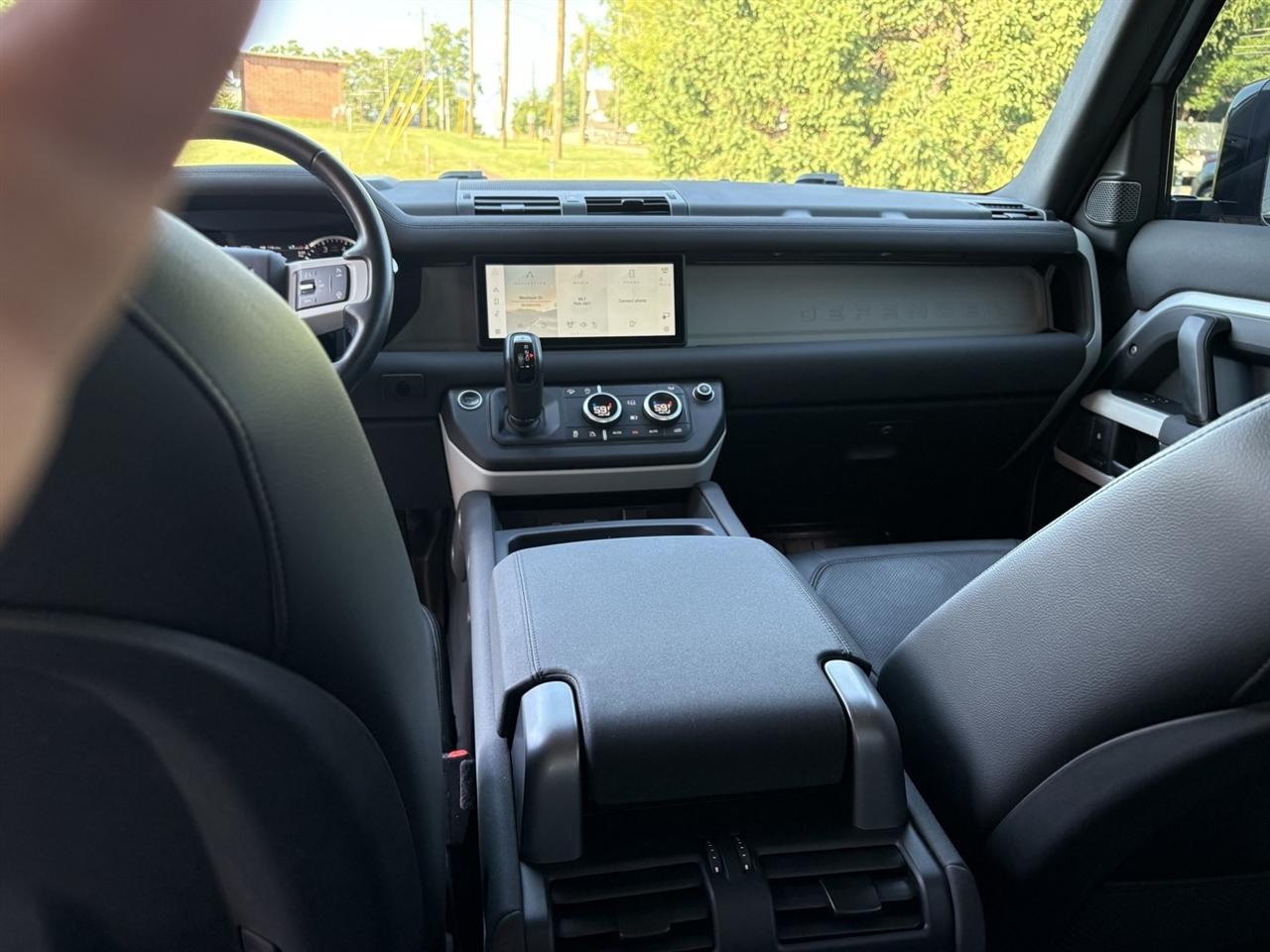 Land Rover Defender 110 SE 2023