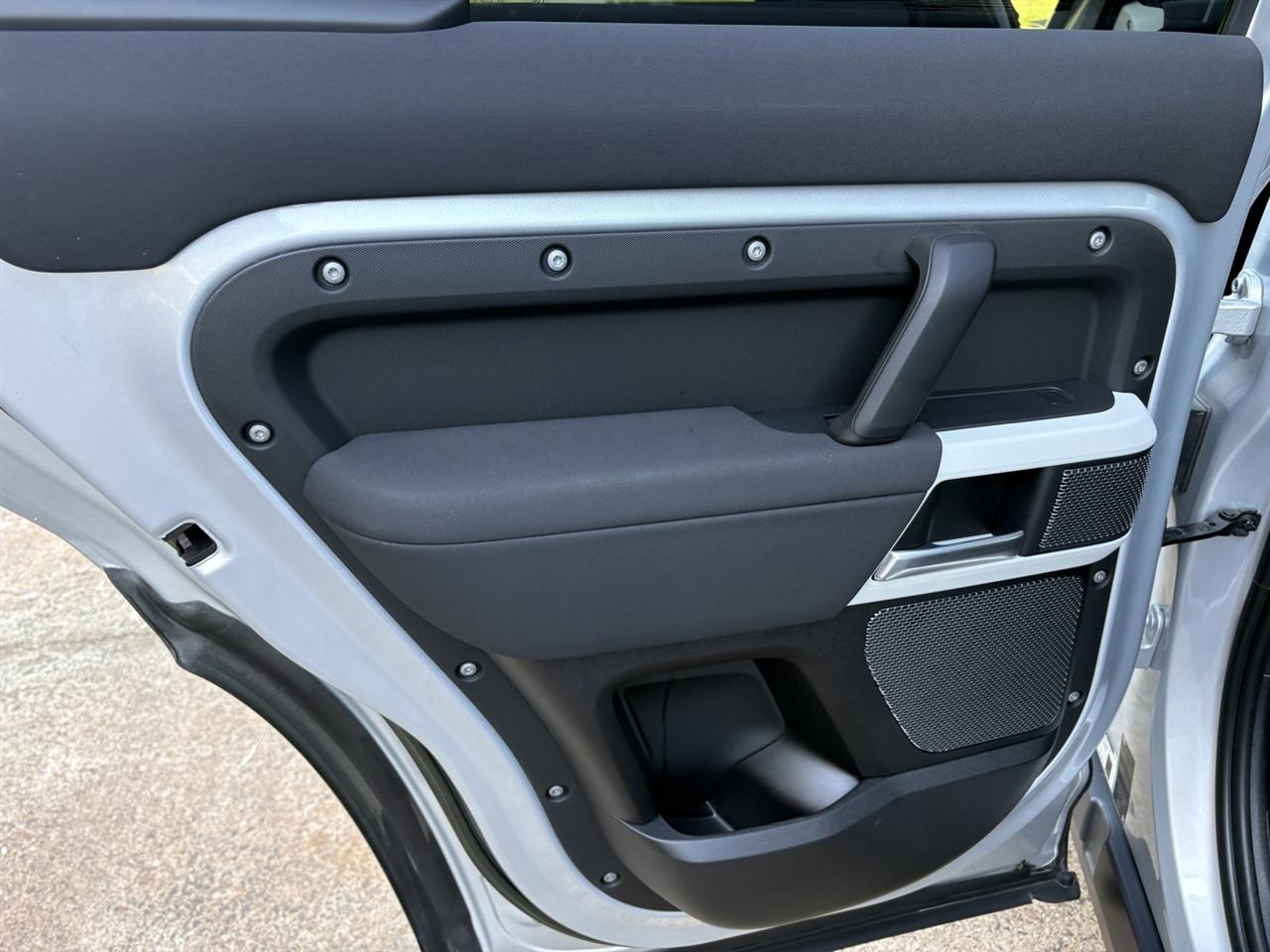 Land Rover Defender 110 SE 2023