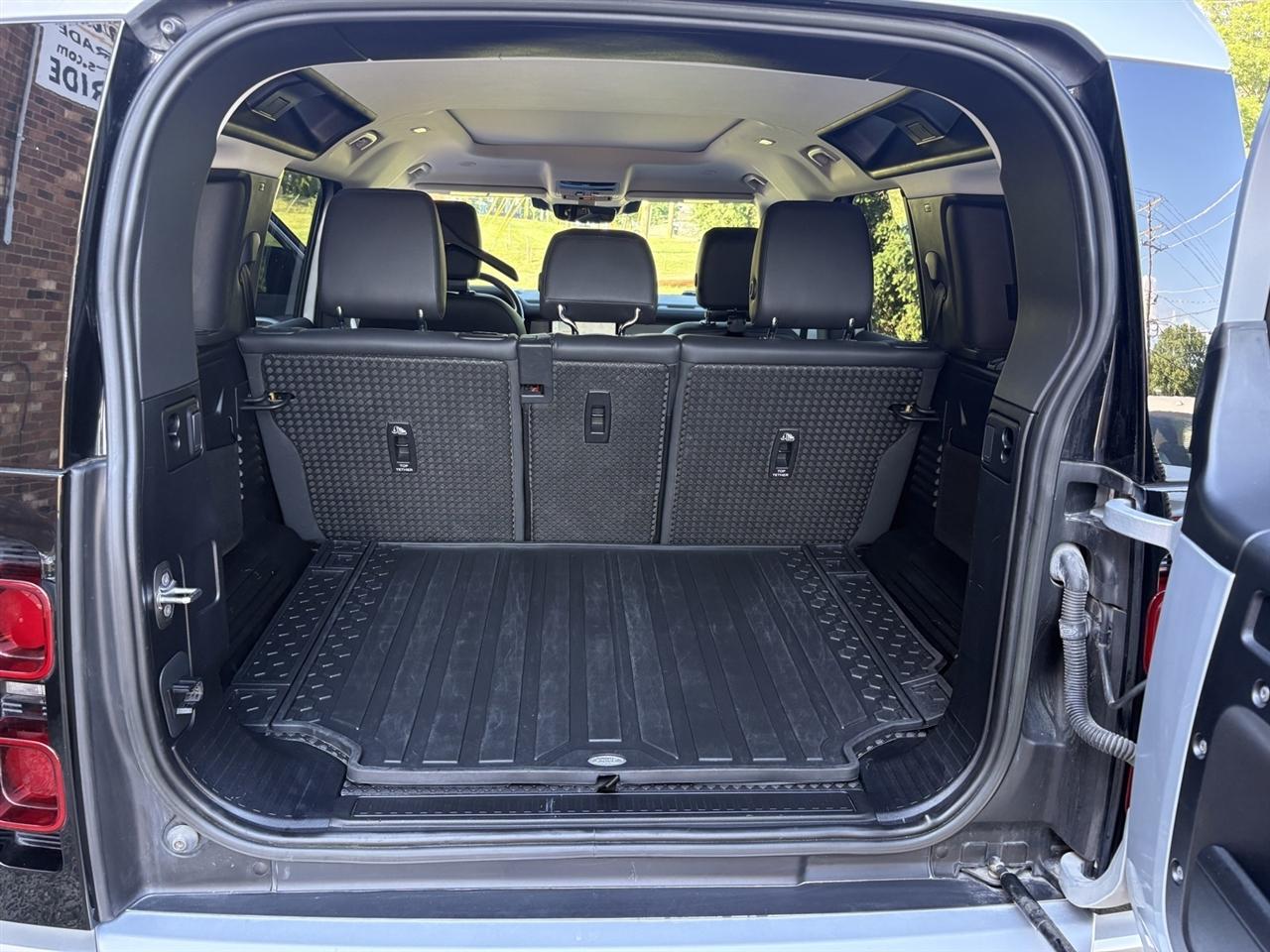 Land Rover Defender 110 SE 2023
