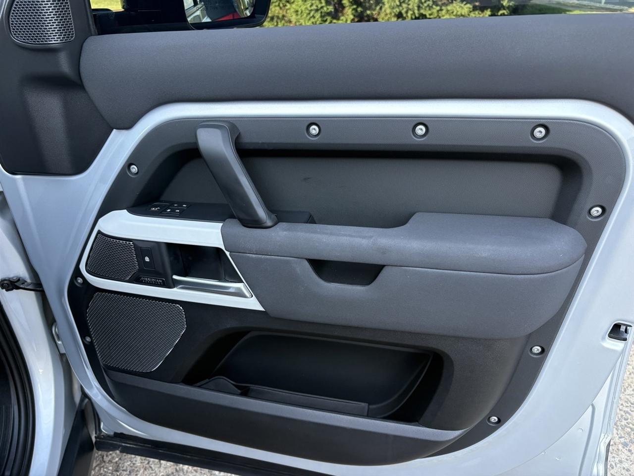 Land Rover Defender 110 SE 2023
