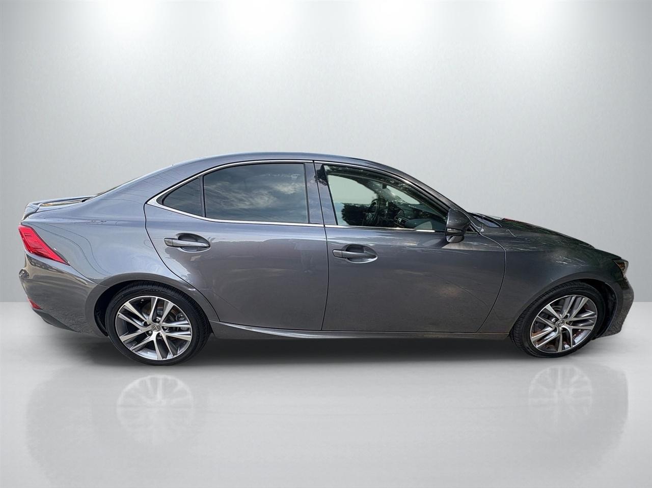 Lexus IS 300 RWD 2020