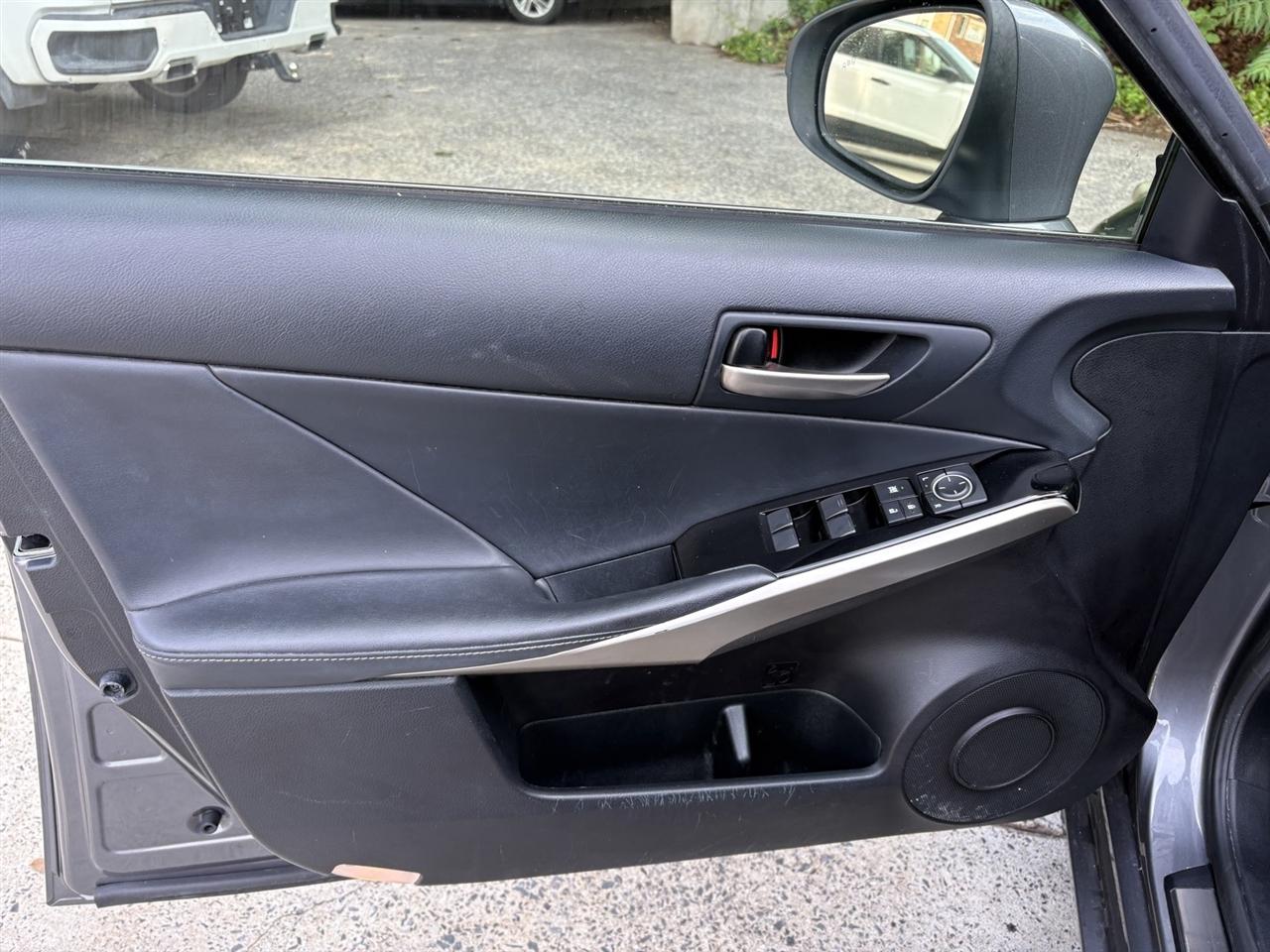 Lexus IS 300 RWD 2020