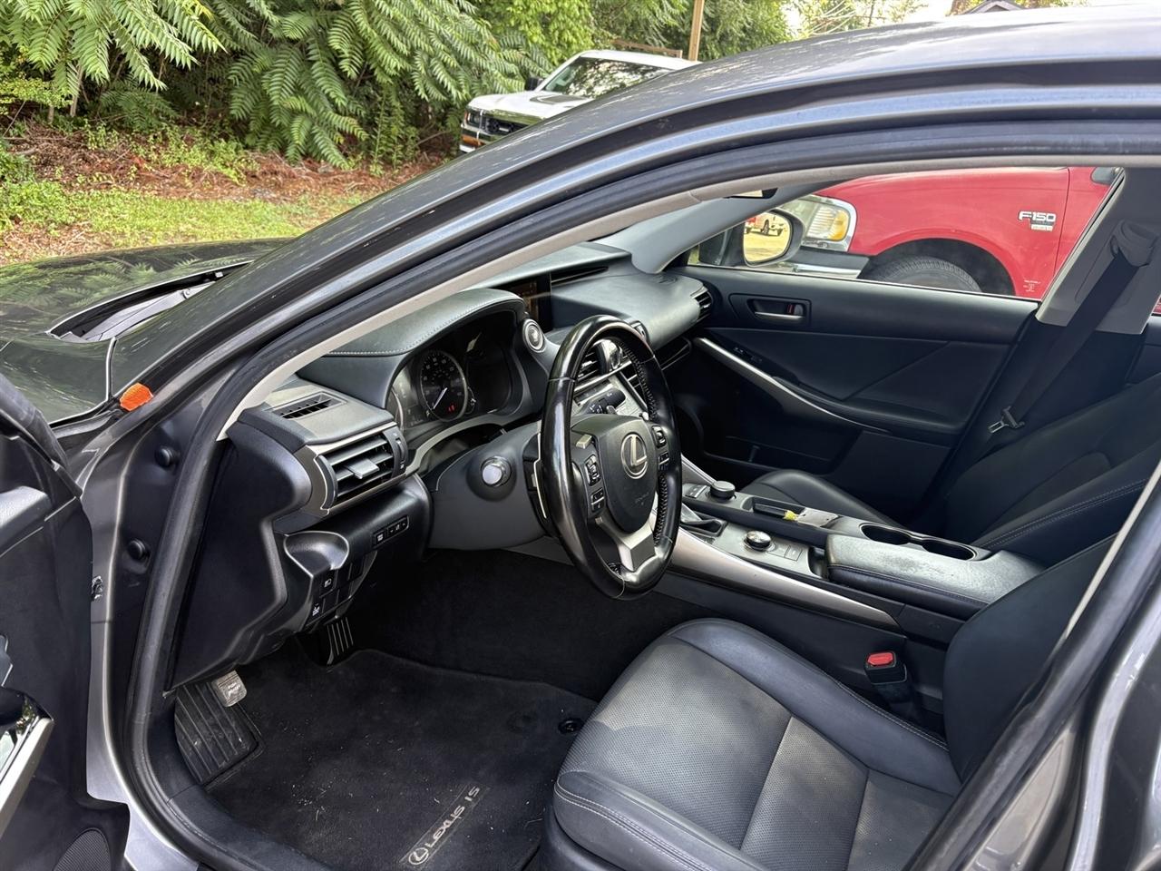 Lexus IS 300 RWD 2020