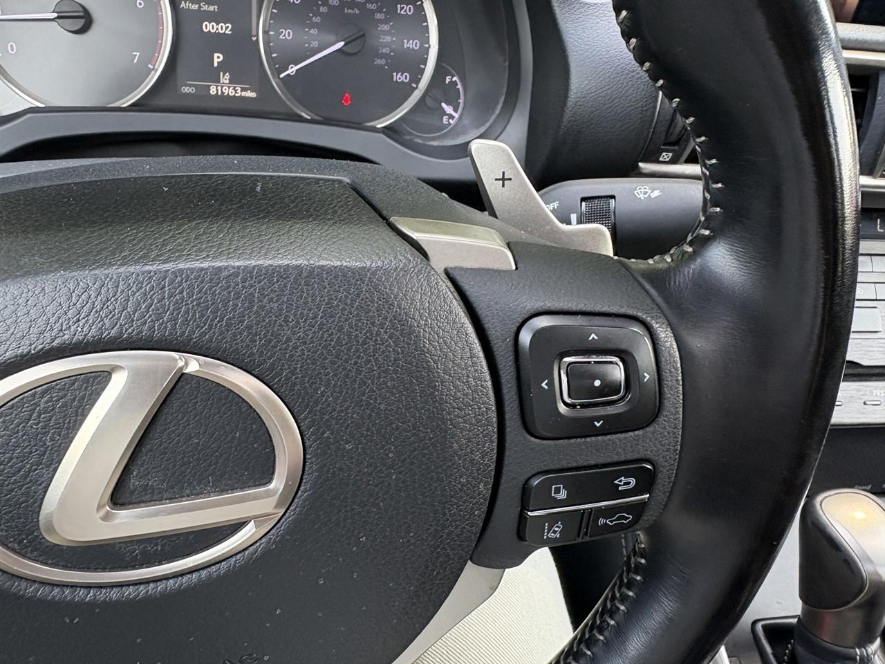 Lexus IS 300 RWD 2020