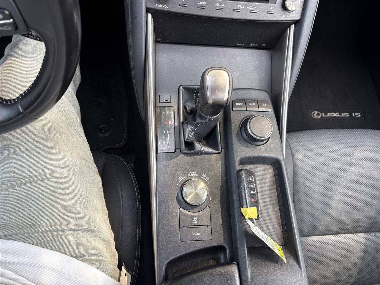 Lexus IS 300 RWD 2020