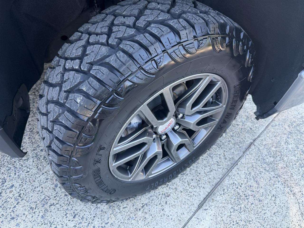 GMC Sierra 1500 AT4 Crew Cab 4WD 2020
