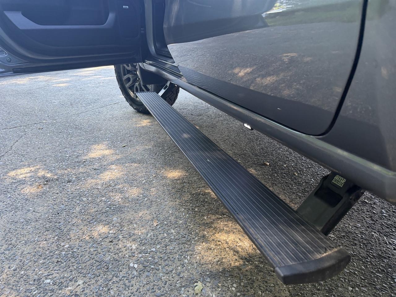 GMC Sierra 1500 AT4 Crew Cab 4WD 2020