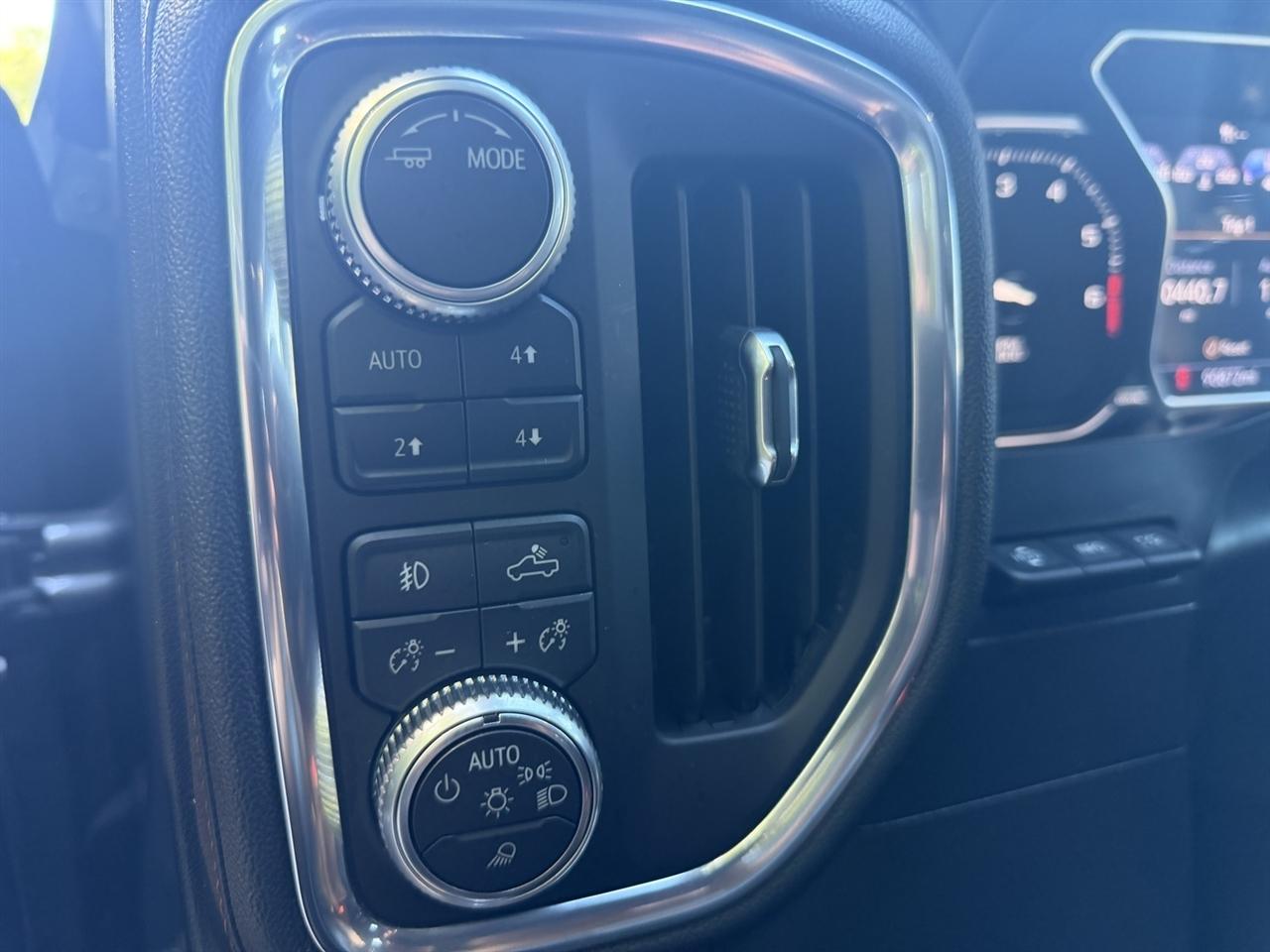 GMC Sierra 1500 AT4 Crew Cab 4WD 2020