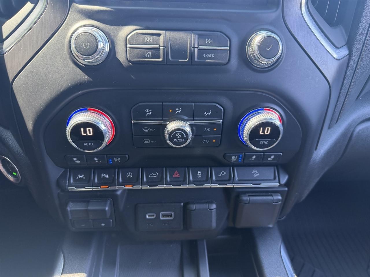 GMC Sierra 1500 AT4 Crew Cab 4WD 2020