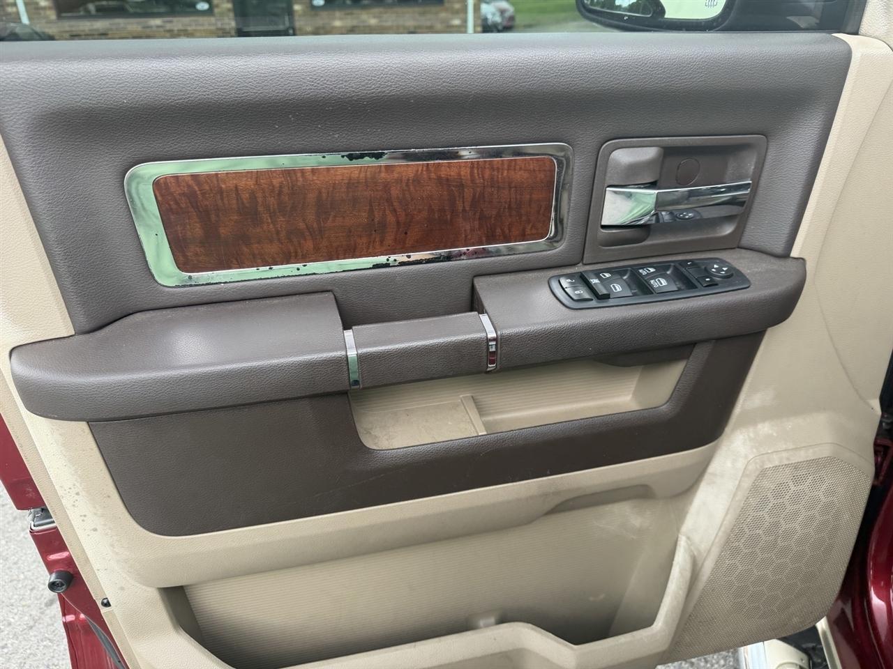 Dodge 2500 Laramie Crew Cab 4WD 2011