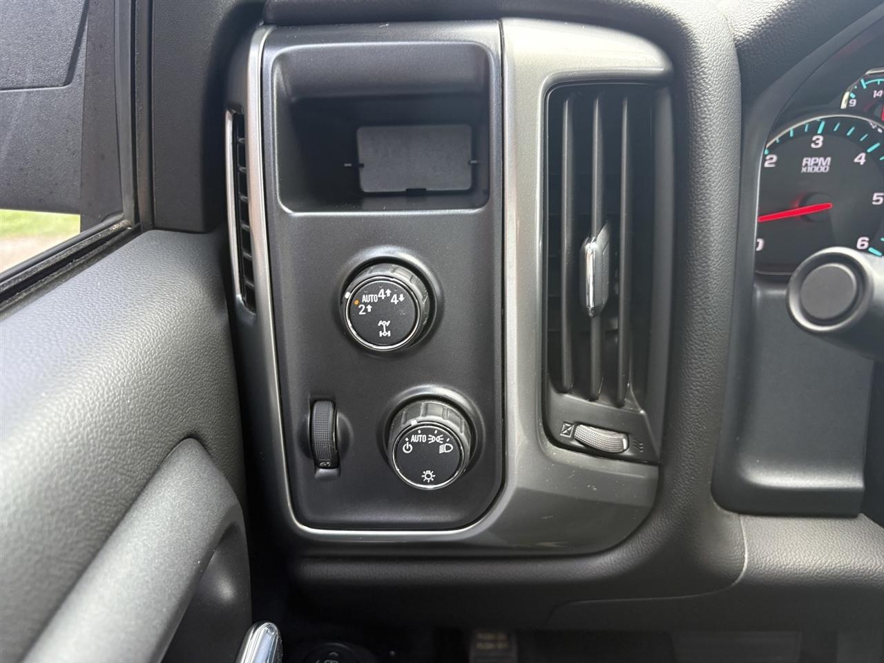 Chevrolet Silverado 1500 Custom Crew Cab 4WD 2019